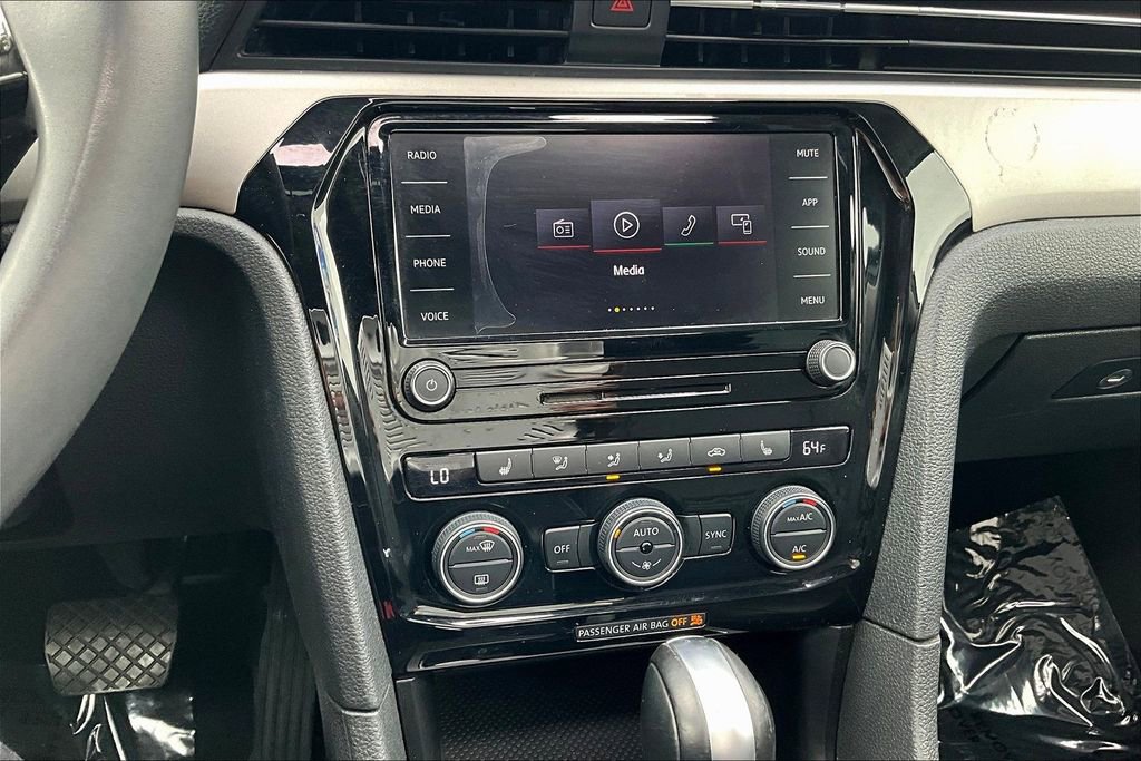 Used 2021 Volkswagen Passat 2.0T SE image 13