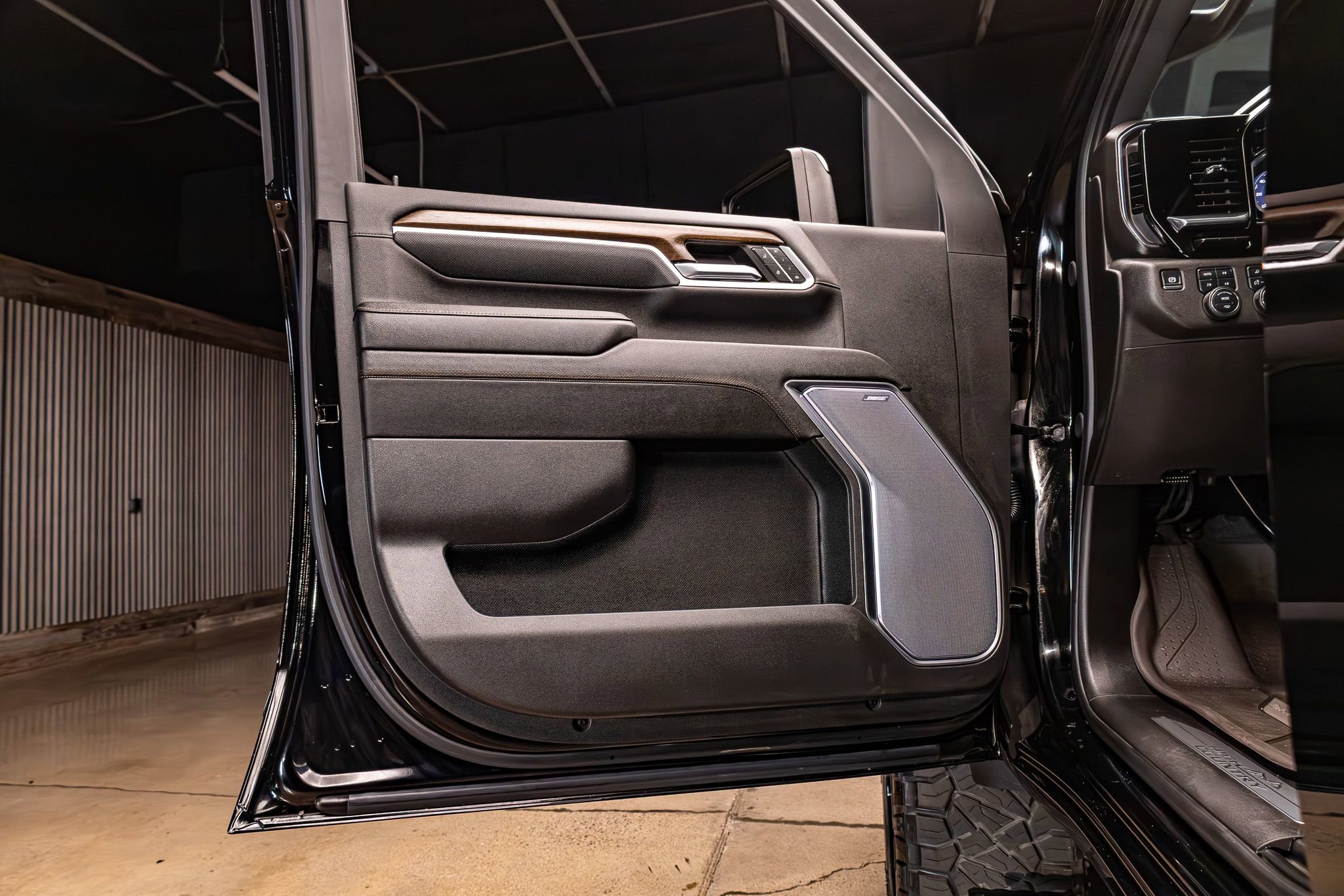 Used 2024 Chevrolet Silverado 2500 High Country w/ Midnight Edition image 33