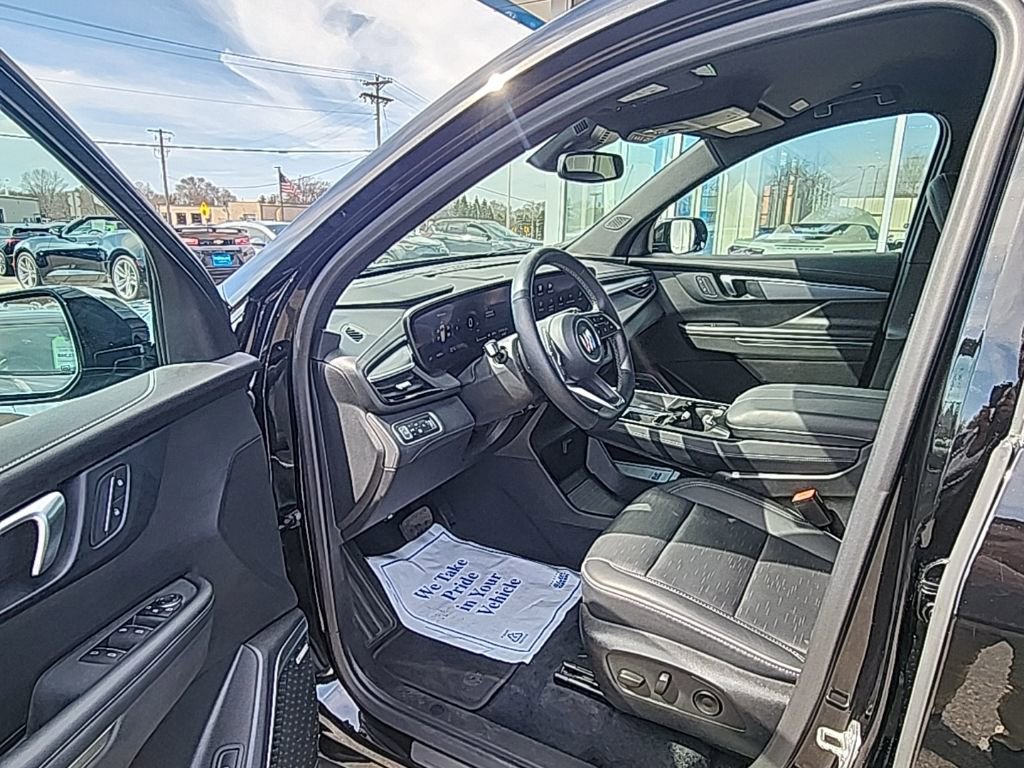 Used 2025 Buick Enclave Sport Touring image 9