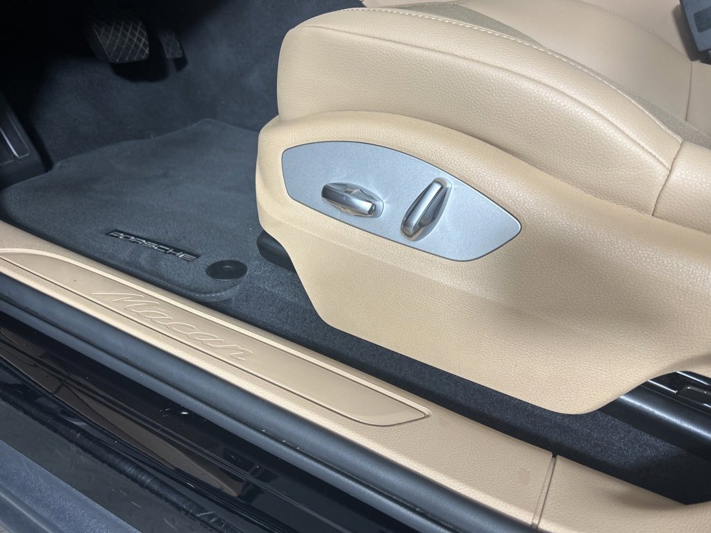 Certified 2025 Porsche Macan image 15