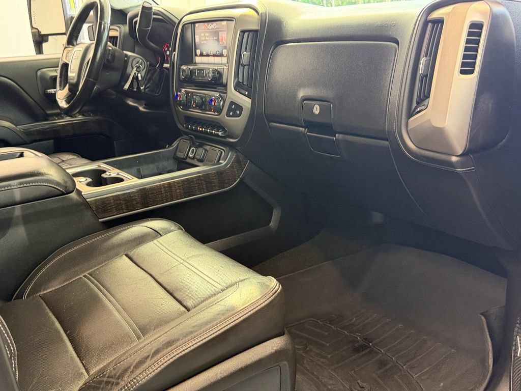 Used 2015 GMC Sierra 2500 Denali w/ Duramax Plus Package AWD/4WD image 9