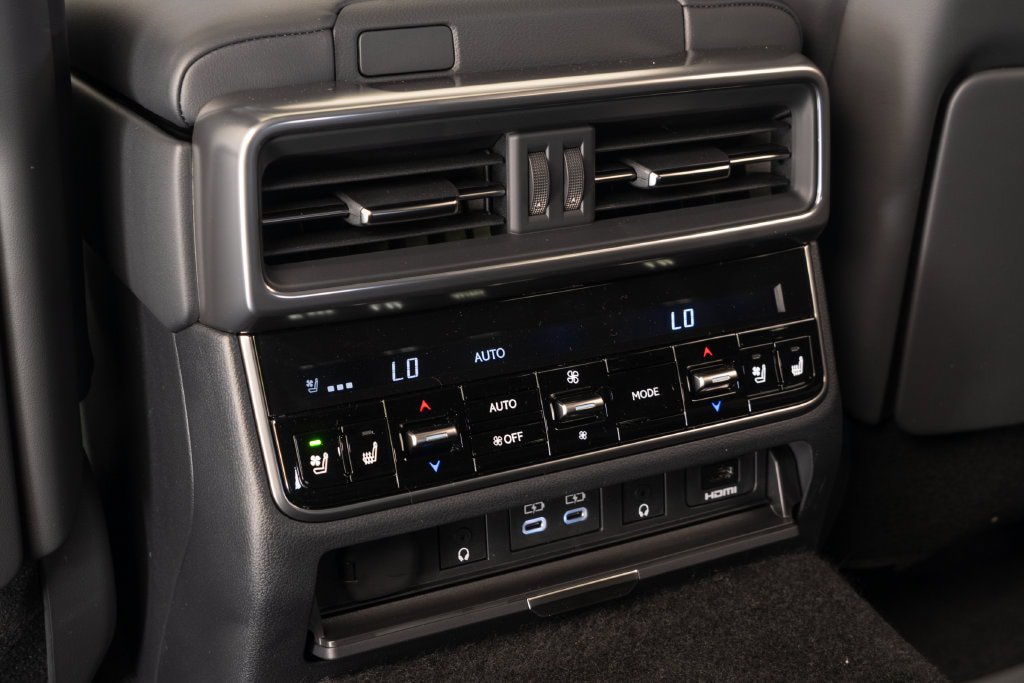 New 2026 Lexus LX 700h Luxury AWD/4WD image 19