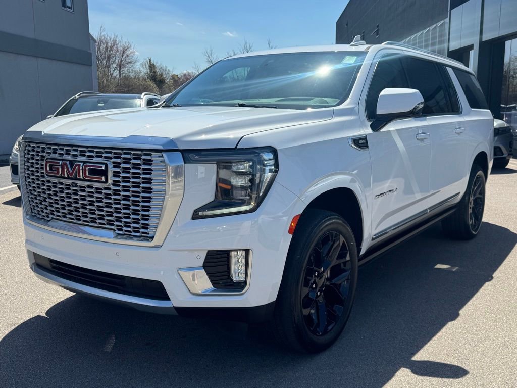 Used 2021 GMC Yukon XL Denali w/ Denali Ultimate Package RWD image 2
