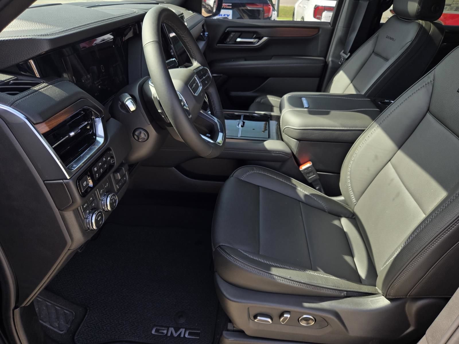 New 2026 GMC Yukon XL Denali w/ Sun & Power Step Package AWD/4WD image 8