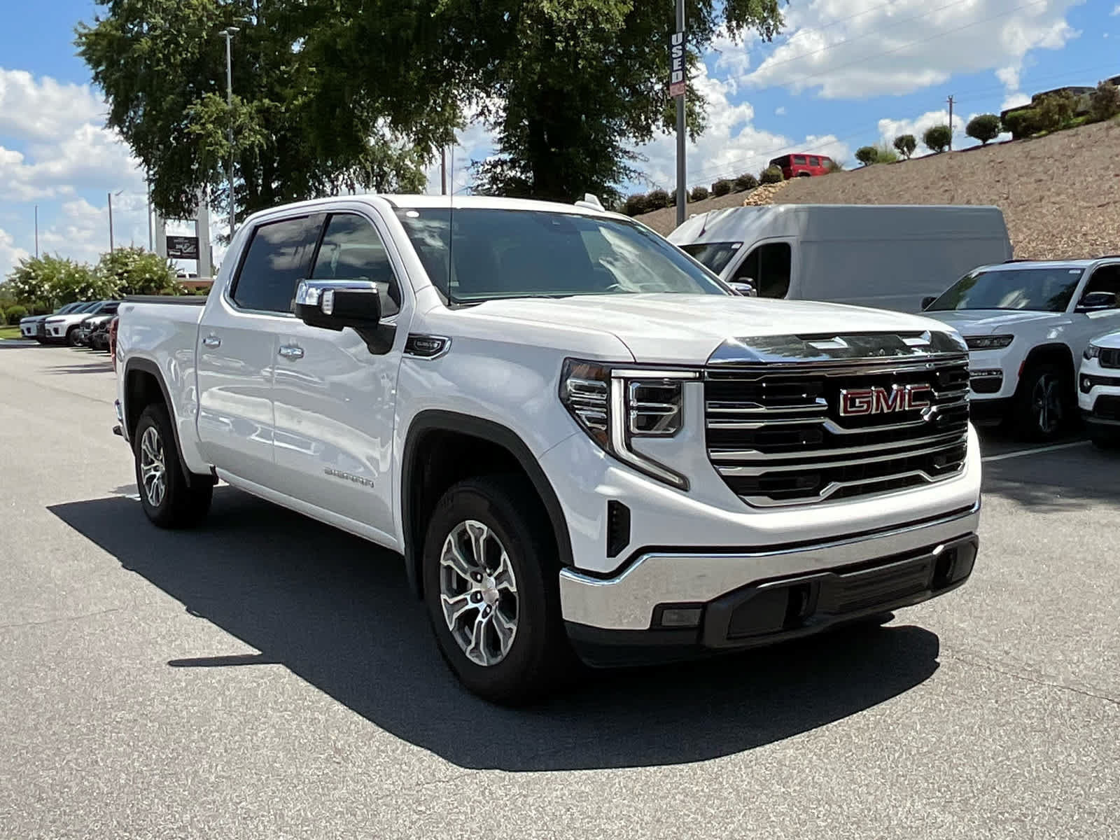 Used 2024 GMC Sierra 1500 SLT AWD/4WD image 7