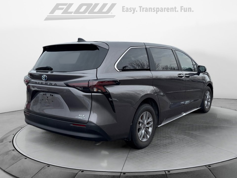 Certified 2024 Toyota Sienna XLE image 7