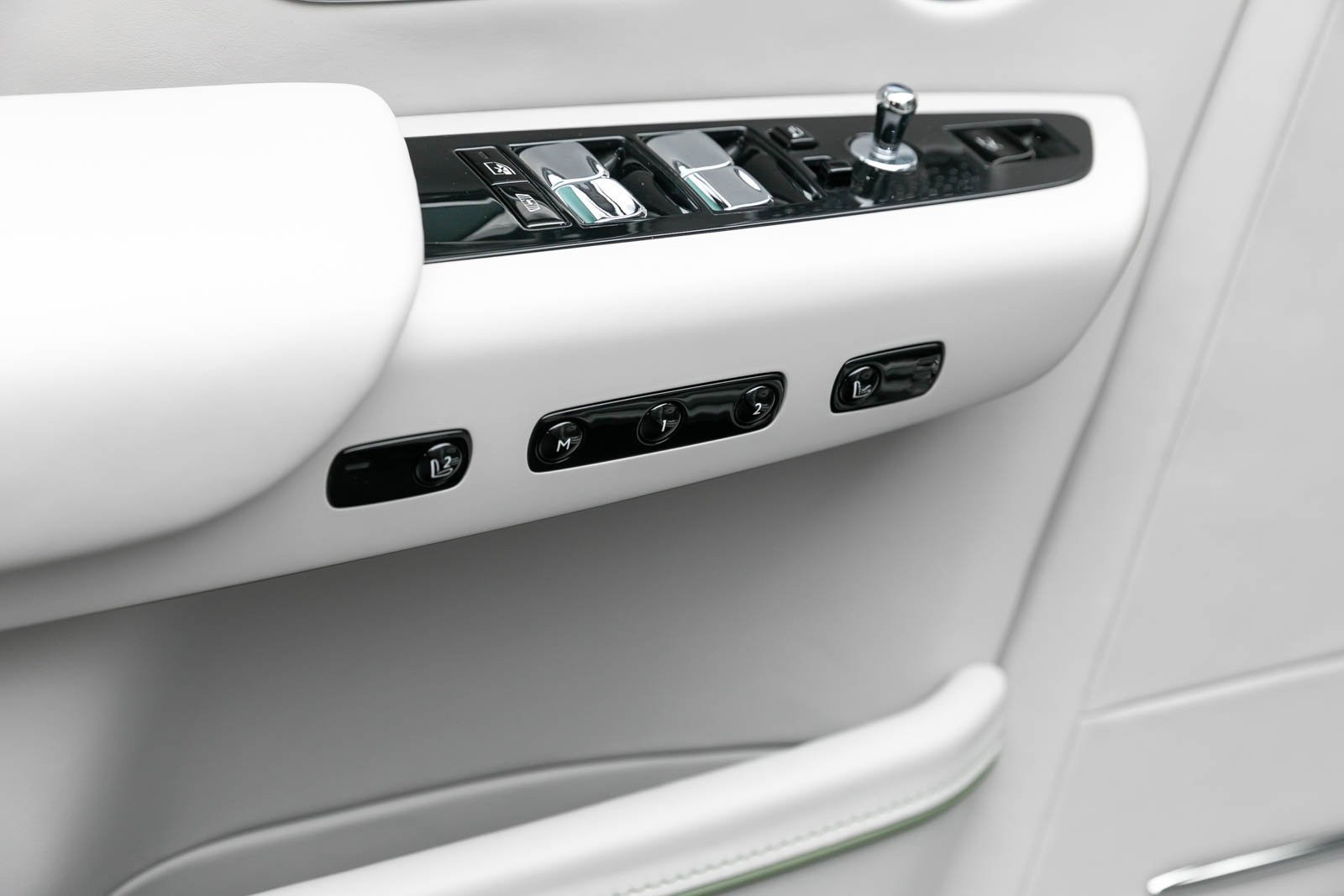 Used 2024 Rolls-Royce Phantom Extended Wheelbase w/ Leather Finishing Pack image 11