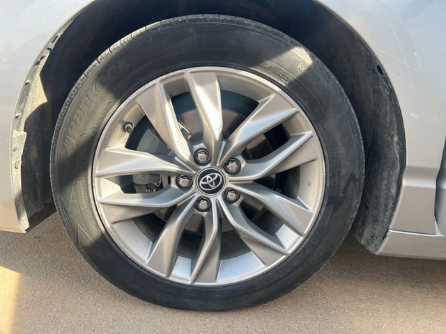 Used 2019 Toyota Avalon XLE w/ Moonroof Package image 21
