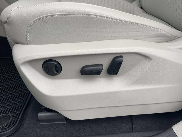 Certified 2026 Volkswagen Atlas SE w/ Black Wheel Package FWD image 19