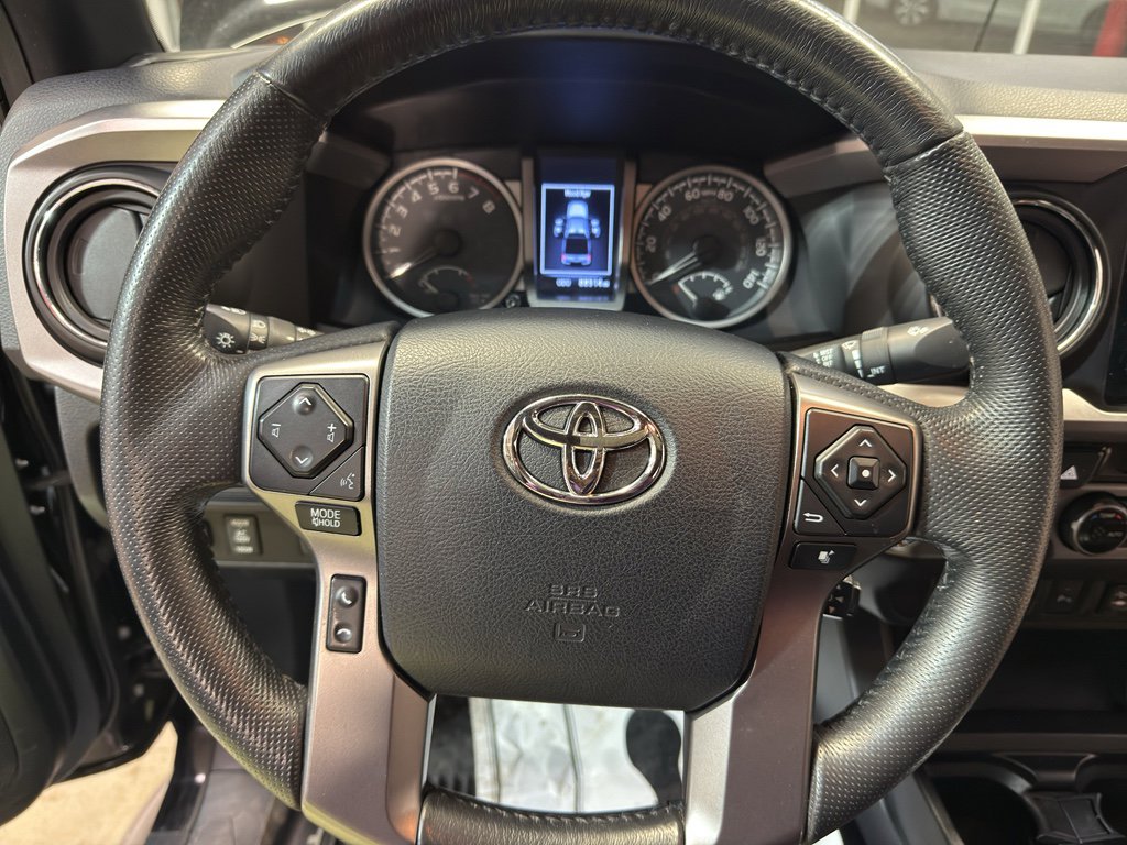 Used 2016 Toyota Tacoma Limited w/ Towing Package image 17