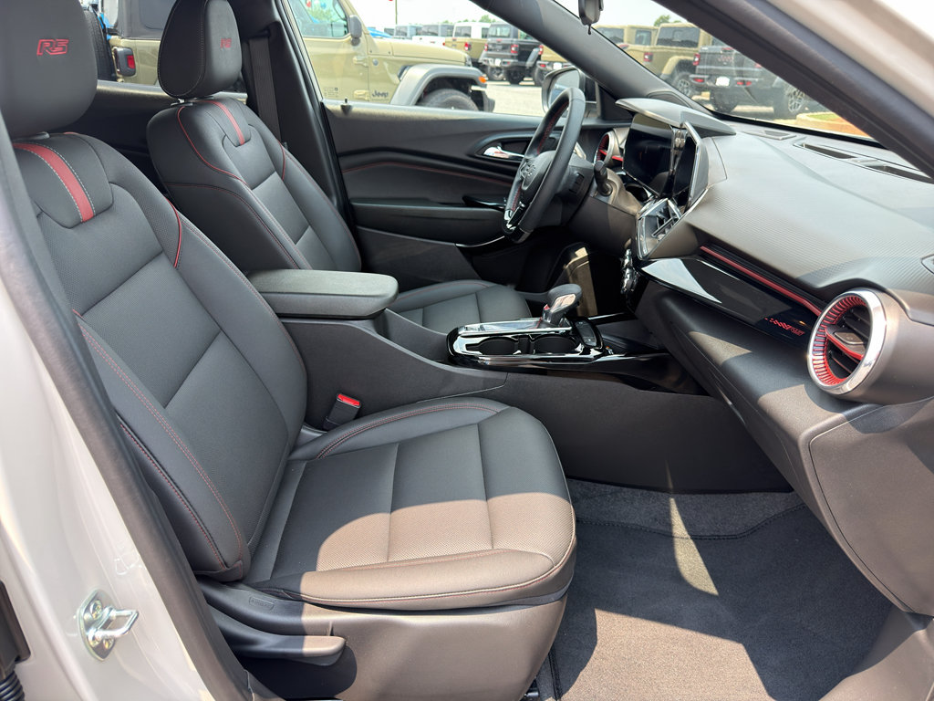 Used 2026 Chevrolet Trax RS w/ Sunroof Package FWD image 23