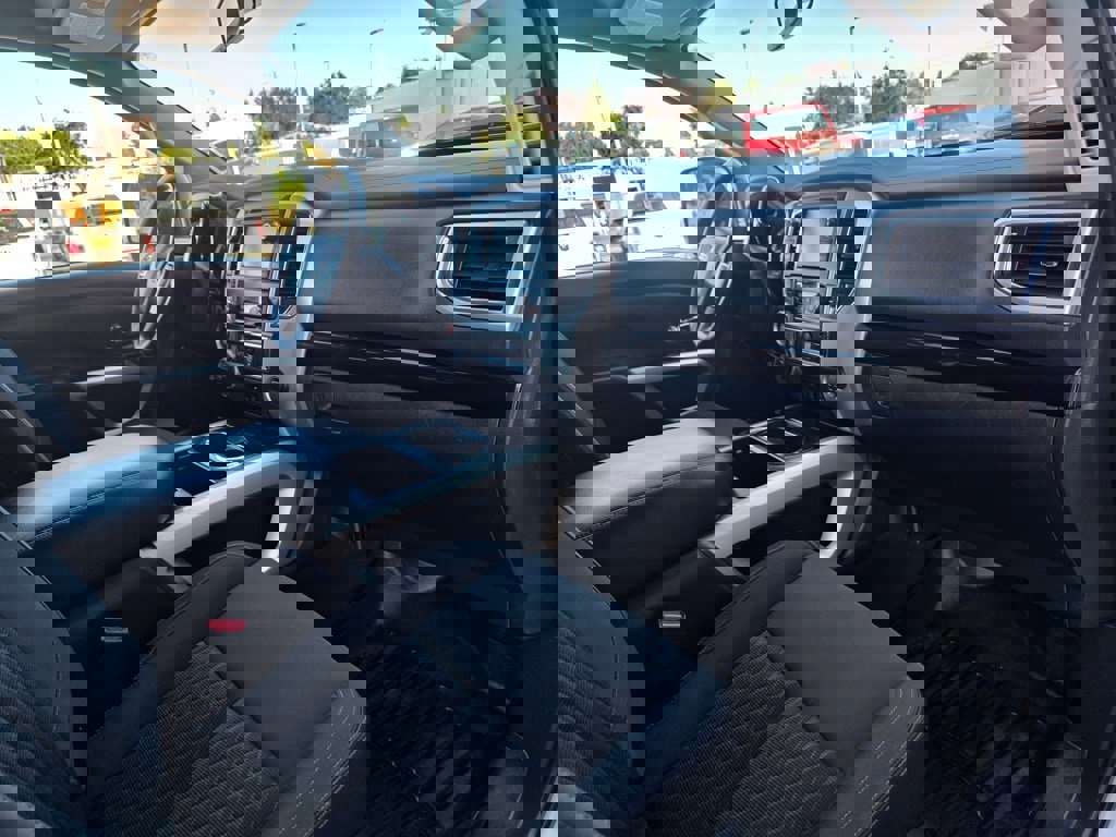 Used 2019 Nissan Titan SV w/ SV Convenience Package image 24