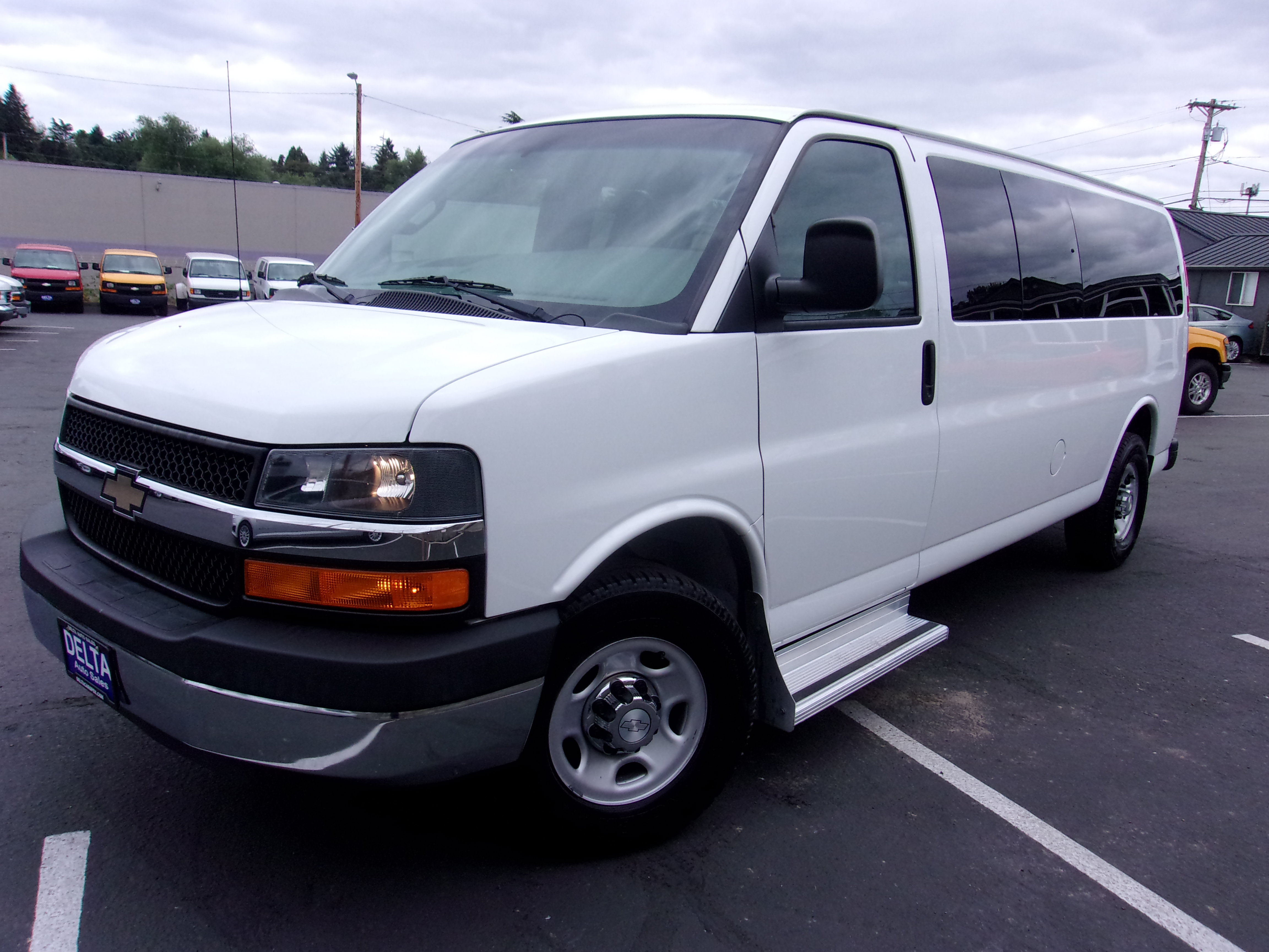 Used 2016 Chevrolet Express 3500 LT w/ LT Preferred Equipment Group RWD image 3