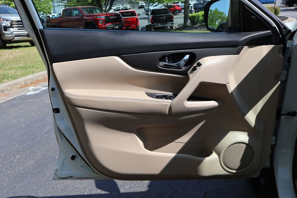 Used 2015 Nissan Rogue SV w/ SV Premium Package AWD/4WD image 15