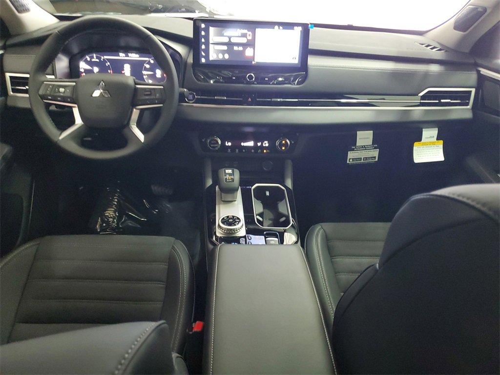 New 2025 Mitsubishi Outlander SE image 17