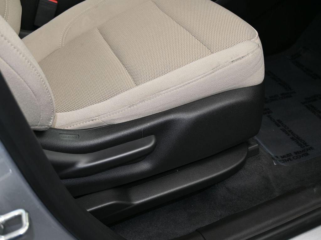 Used 2022 Chevrolet Traverse LS image 37