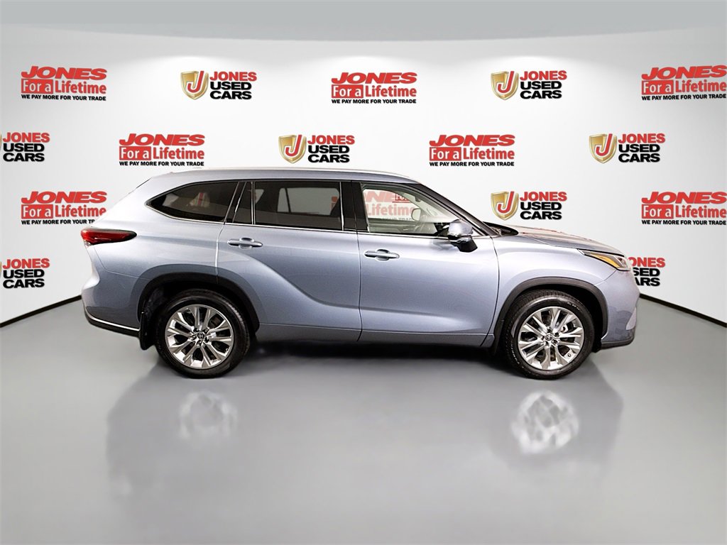 Used 2023 Toyota Highlander Limited image 16