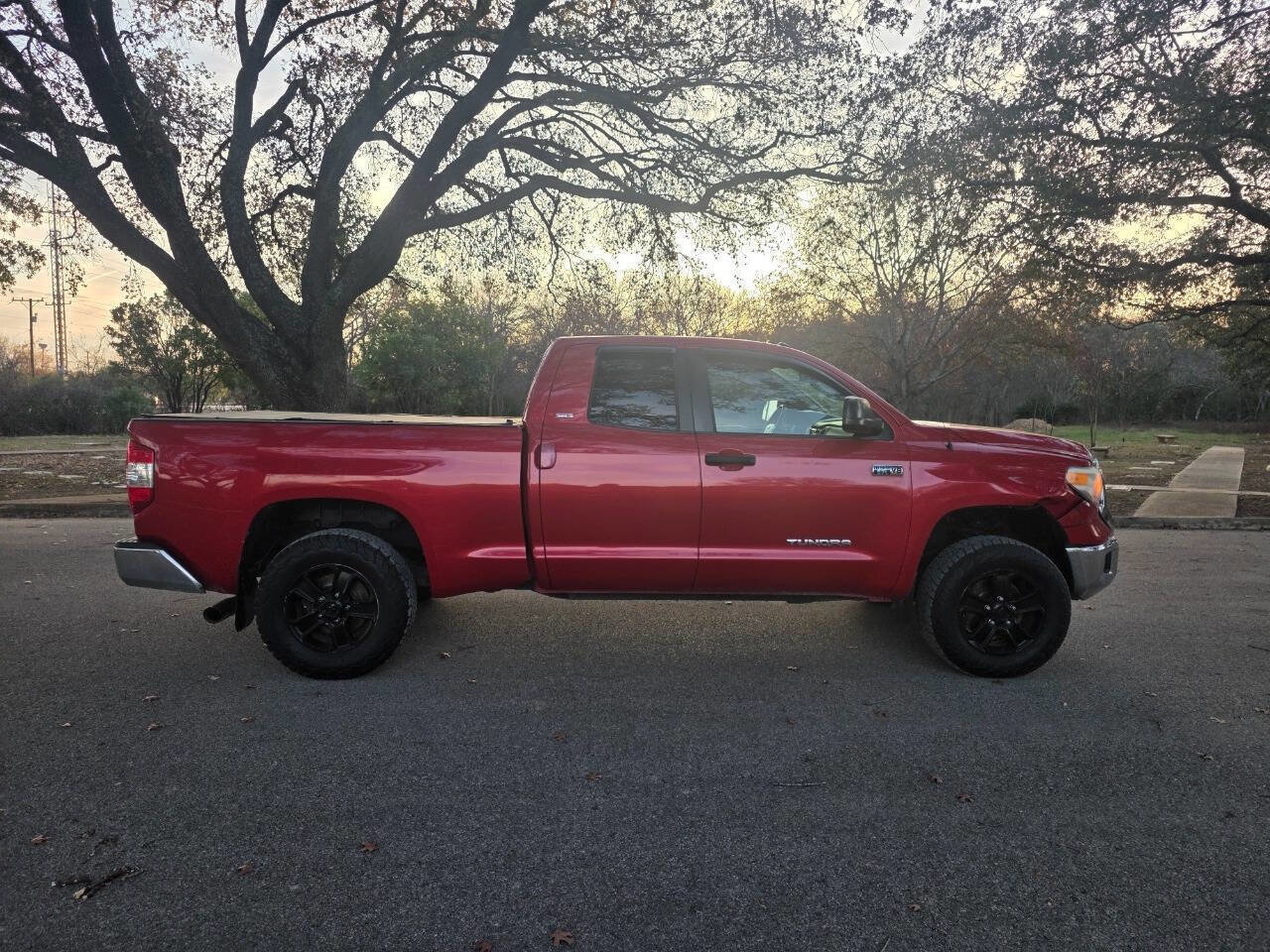 Used 2015 Toyota Tundra SR5 image 3