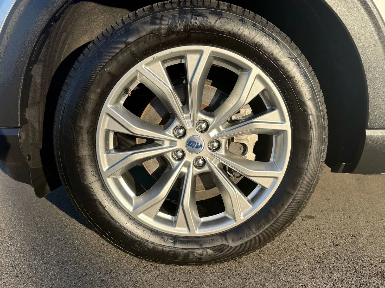 Used 2023 Ford Explorer Limited image 9