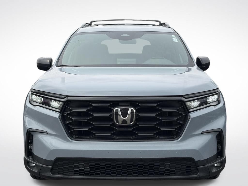 Used 2025 Honda Pilot Sport image 3