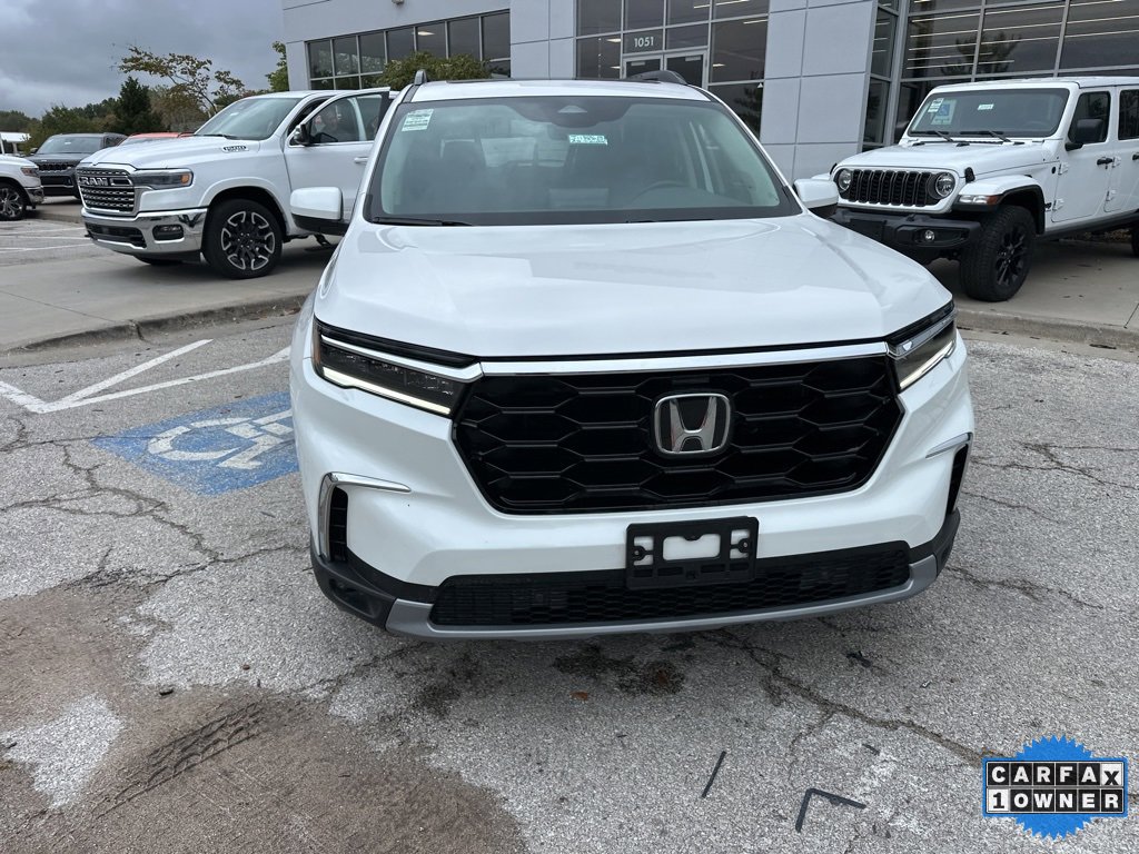 Used 2025 Honda Pilot Touring image 9