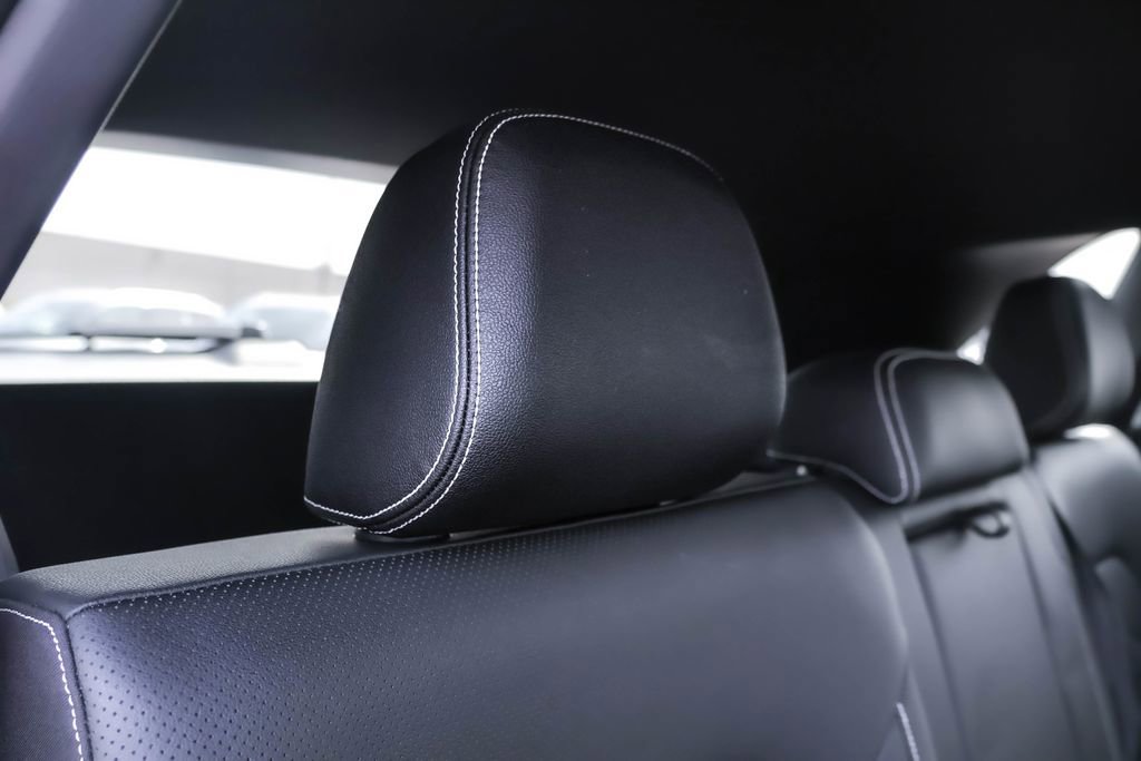 Certified 2025 Volkswagen Atlas Cross Sport SE image 32