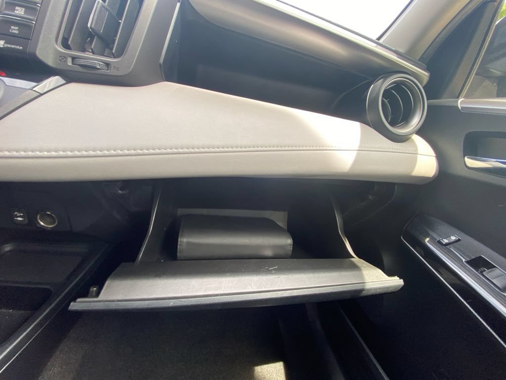 Used 2016 Toyota RAV4 Limited AWD/4WD image 25