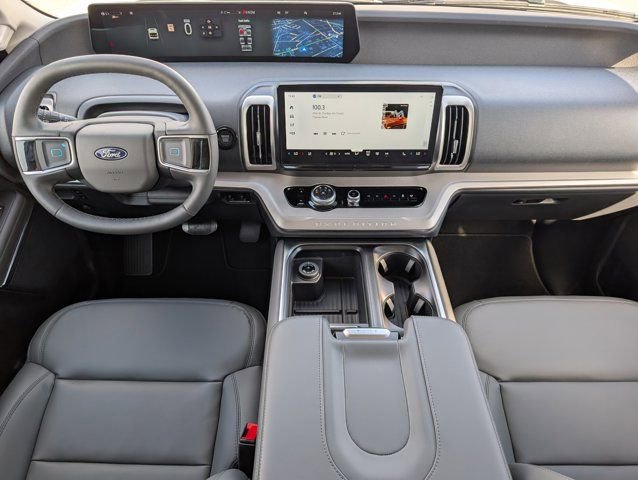 New 2026 Ford Expedition Active image 5