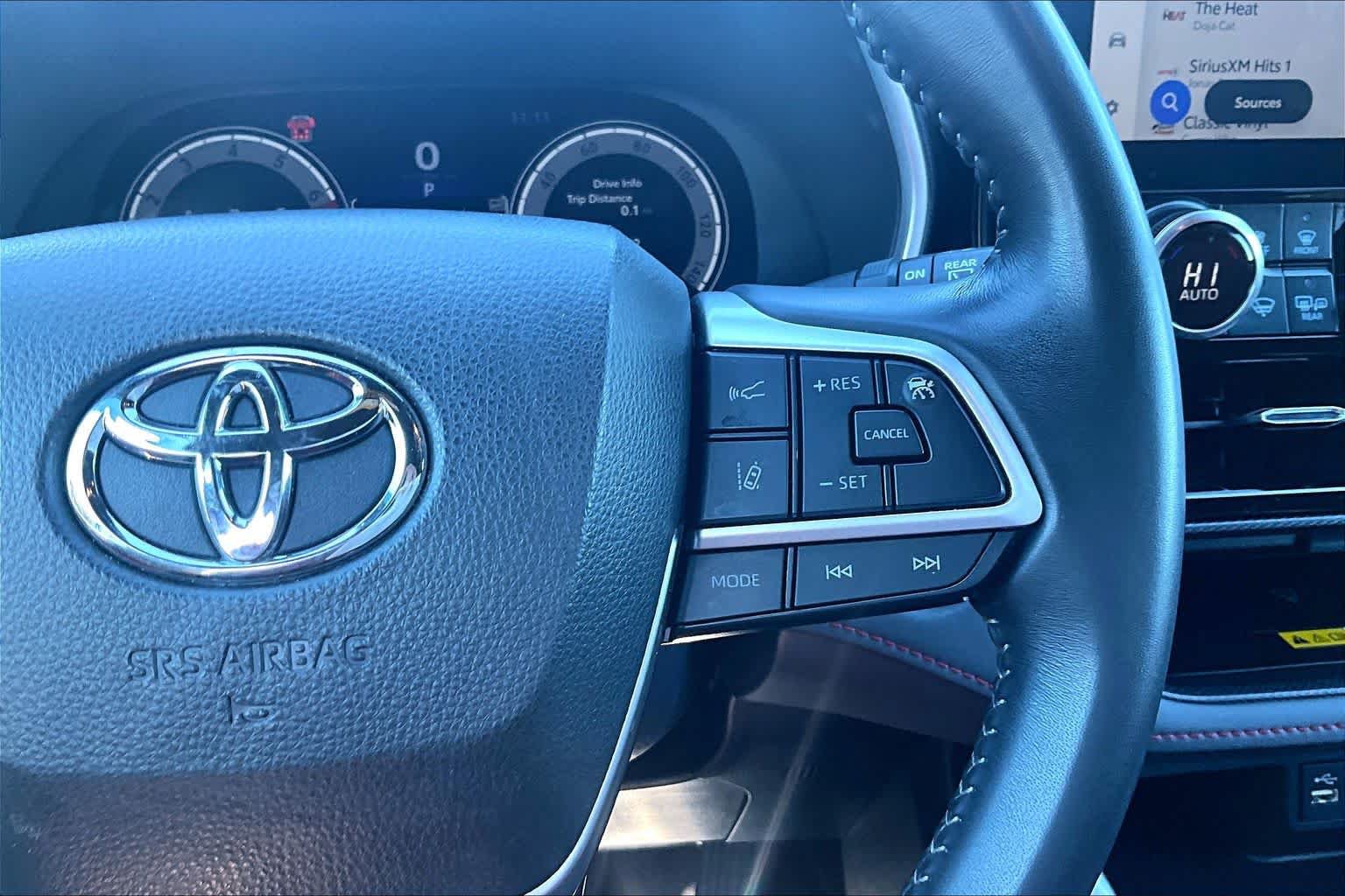 Used 2025 Toyota Highlander XSE AWD/4WD image 25