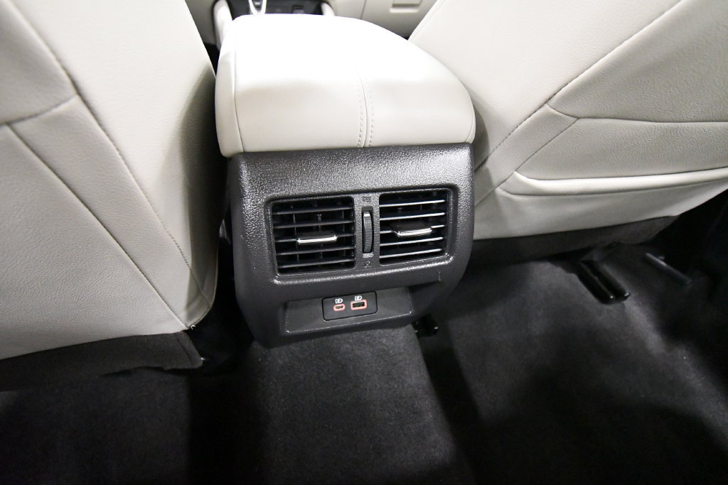 Used 2024 Nissan Altima 2.5 SL AWD/4WD image 16