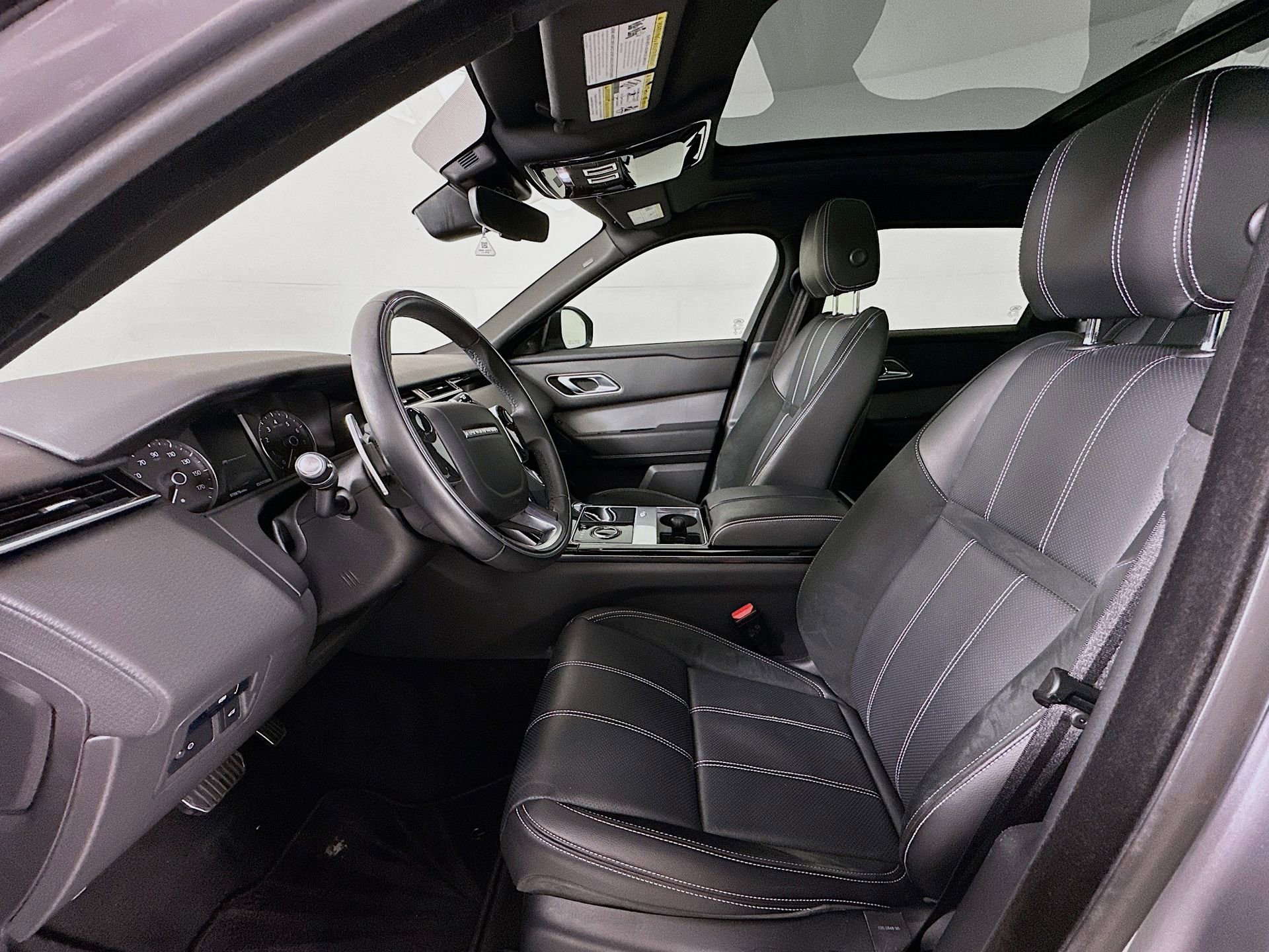 Used 2020 Land Rover Range Rover Velar R-Dynamic S image 22