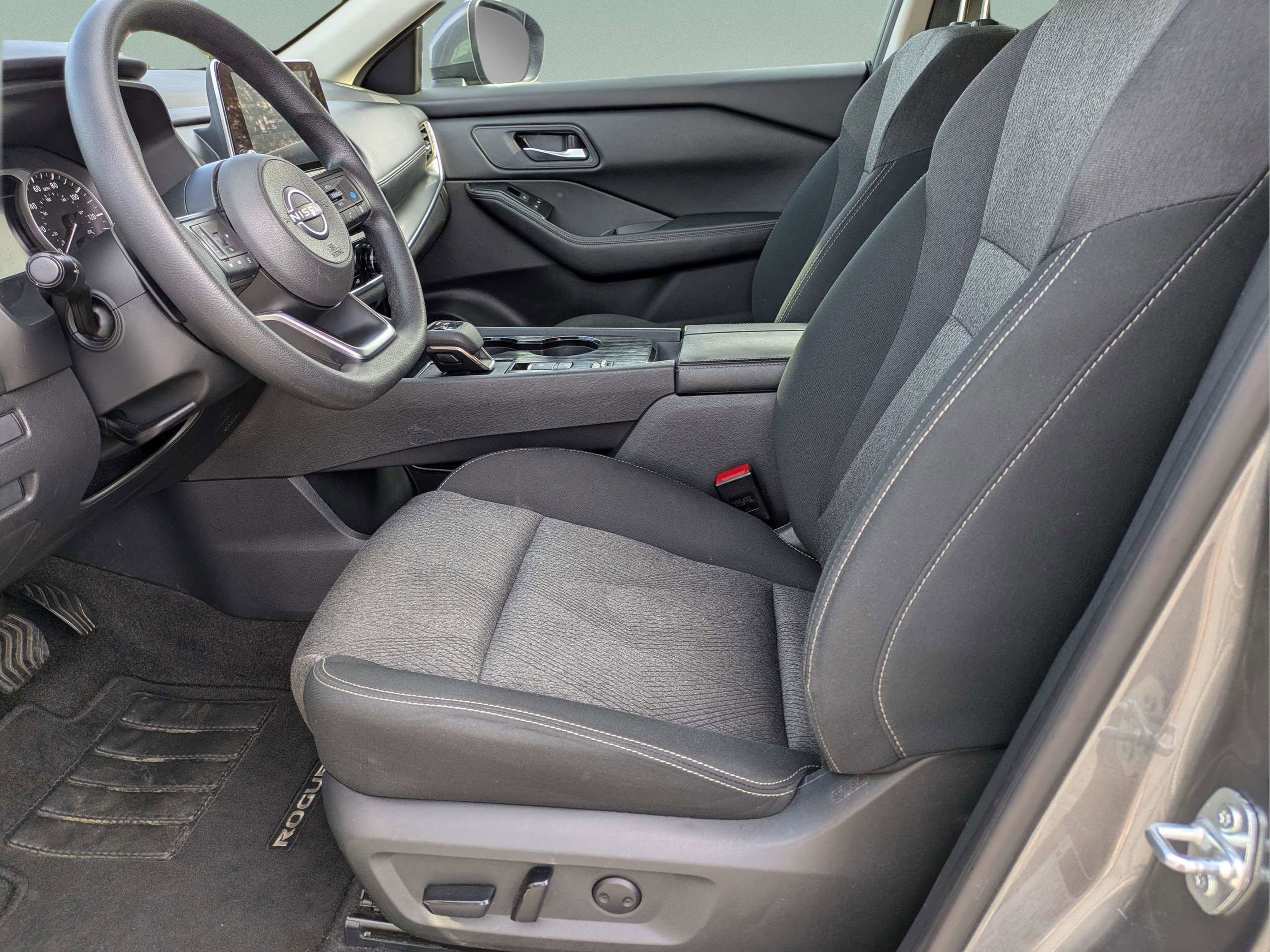 Used 2024 Nissan Rogue SV FWD image 18