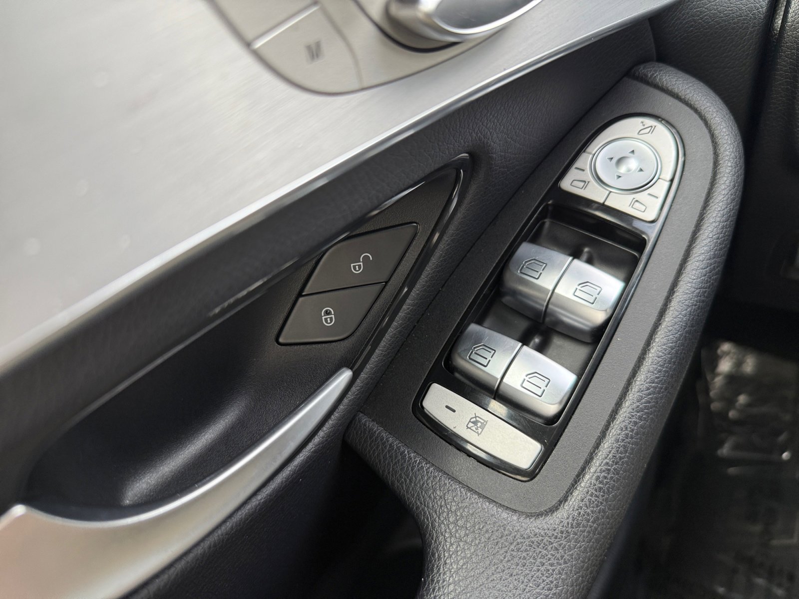 Used 2021 Mercedes-Benz GLC 300 4MATIC image 23