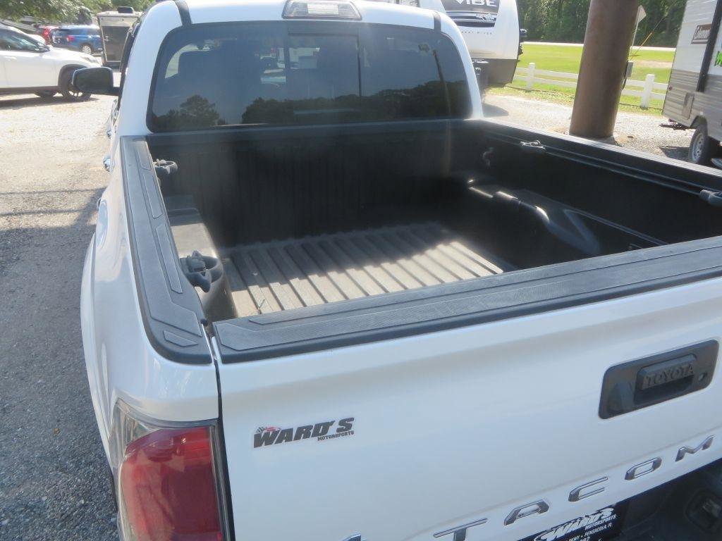 Used 2017 Toyota Tacoma Limited w/ Tow Package AWD/4WD image 10