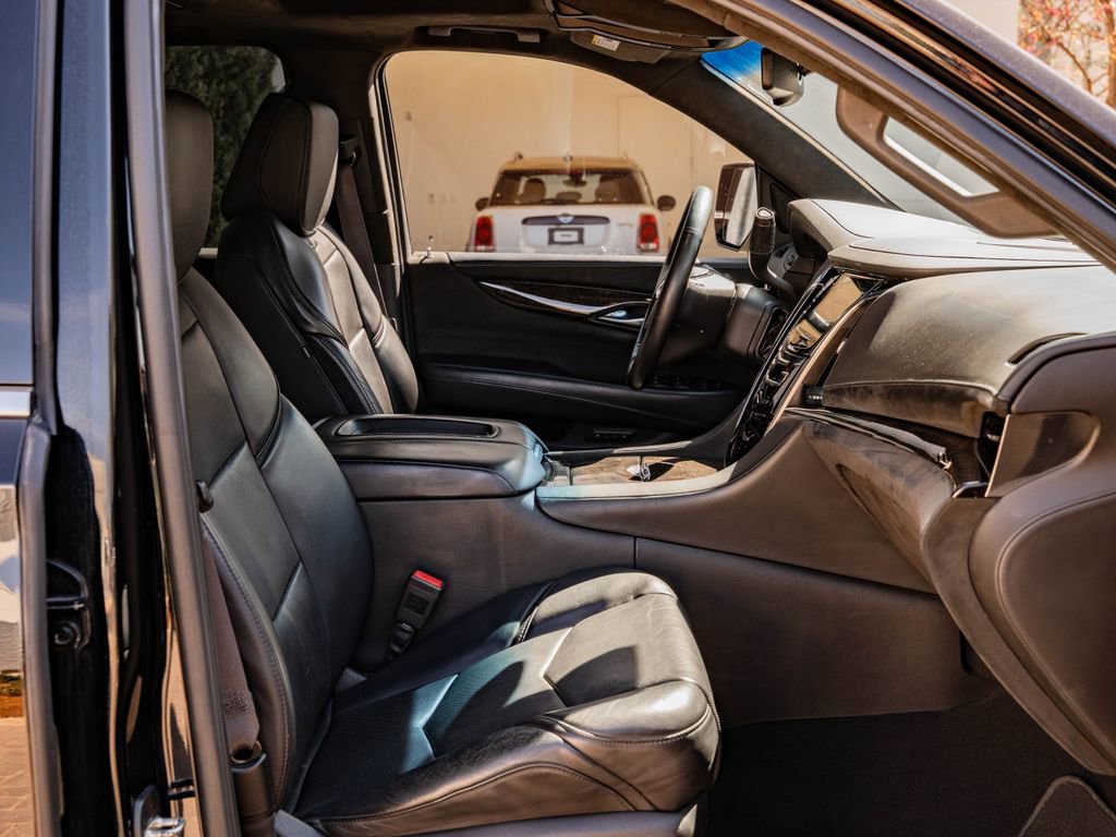 Used 2015 Cadillac Escalade Platinum image 28