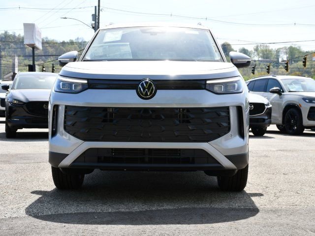 New 2026 Volkswagen Tiguan SE FWD image 2