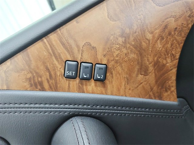 Used 2023 Nissan Armada SL w/ Captain's Chairs Package image 21