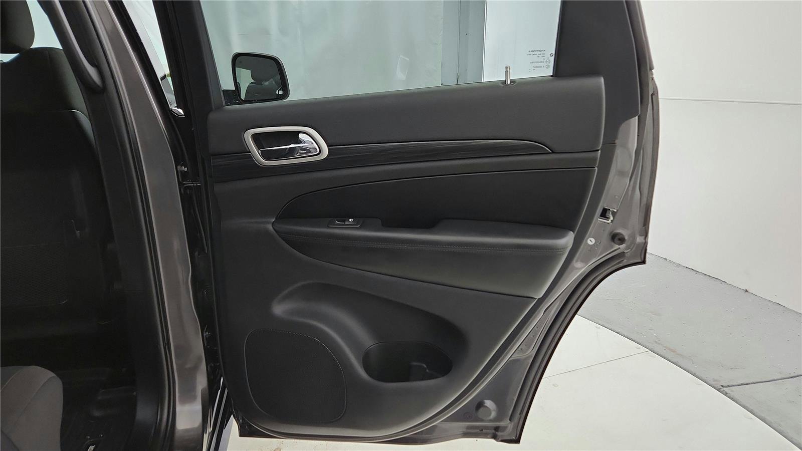 Used 2020 Jeep Grand Cherokee Laredo image 19