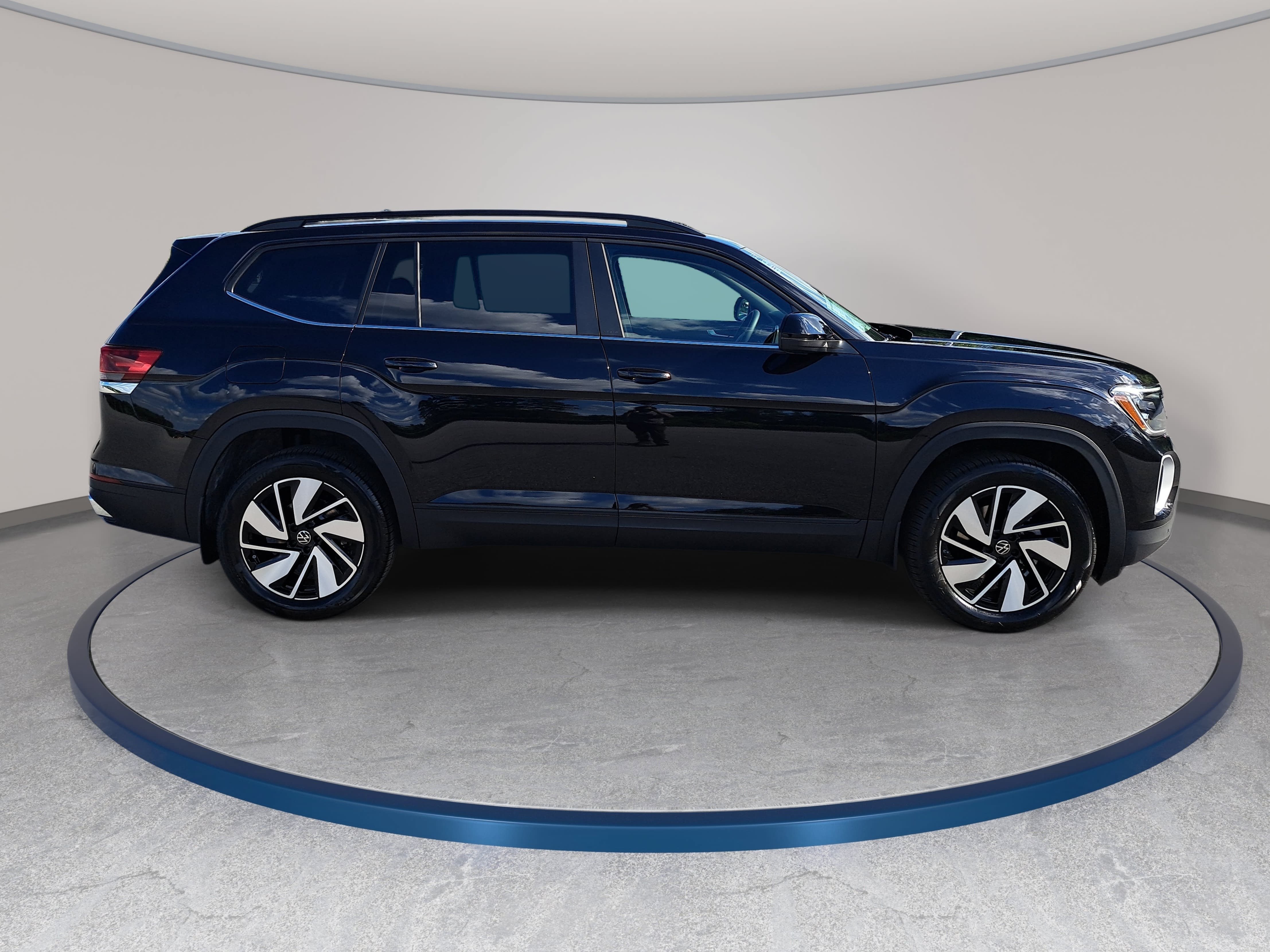 New 2026 Volkswagen Atlas SE FWD image 4