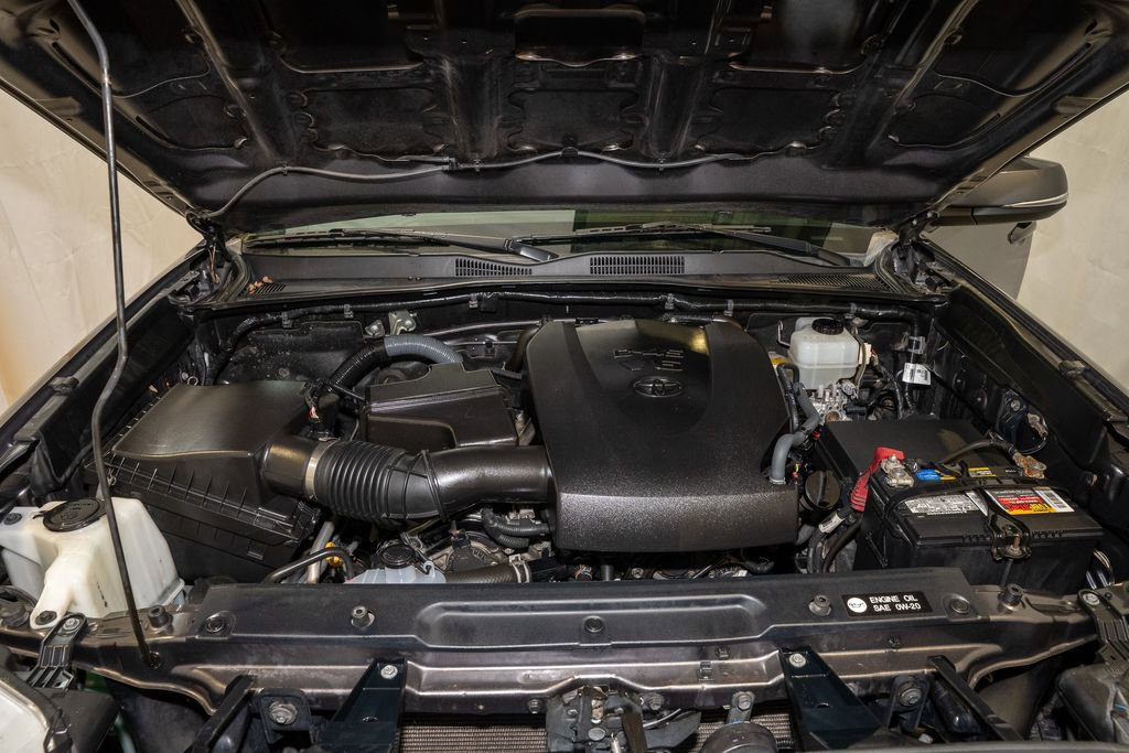 Used 2016 Toyota Tacoma TRD Off-Road image 19