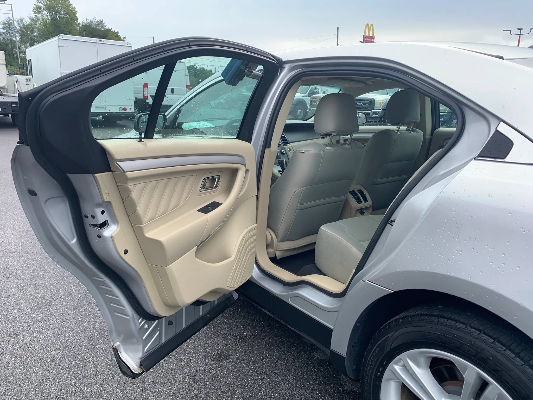 Used 2019 Ford Taurus SE FWD image 23