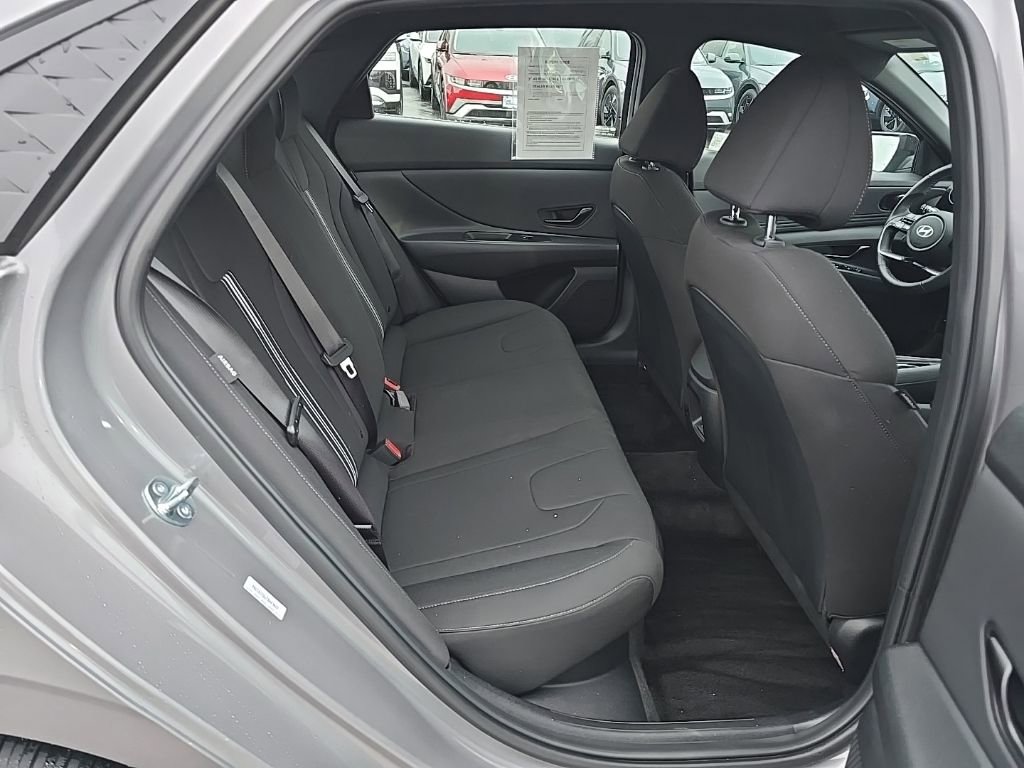 Used 2025 Hyundai Elantra SEL FWD image 28