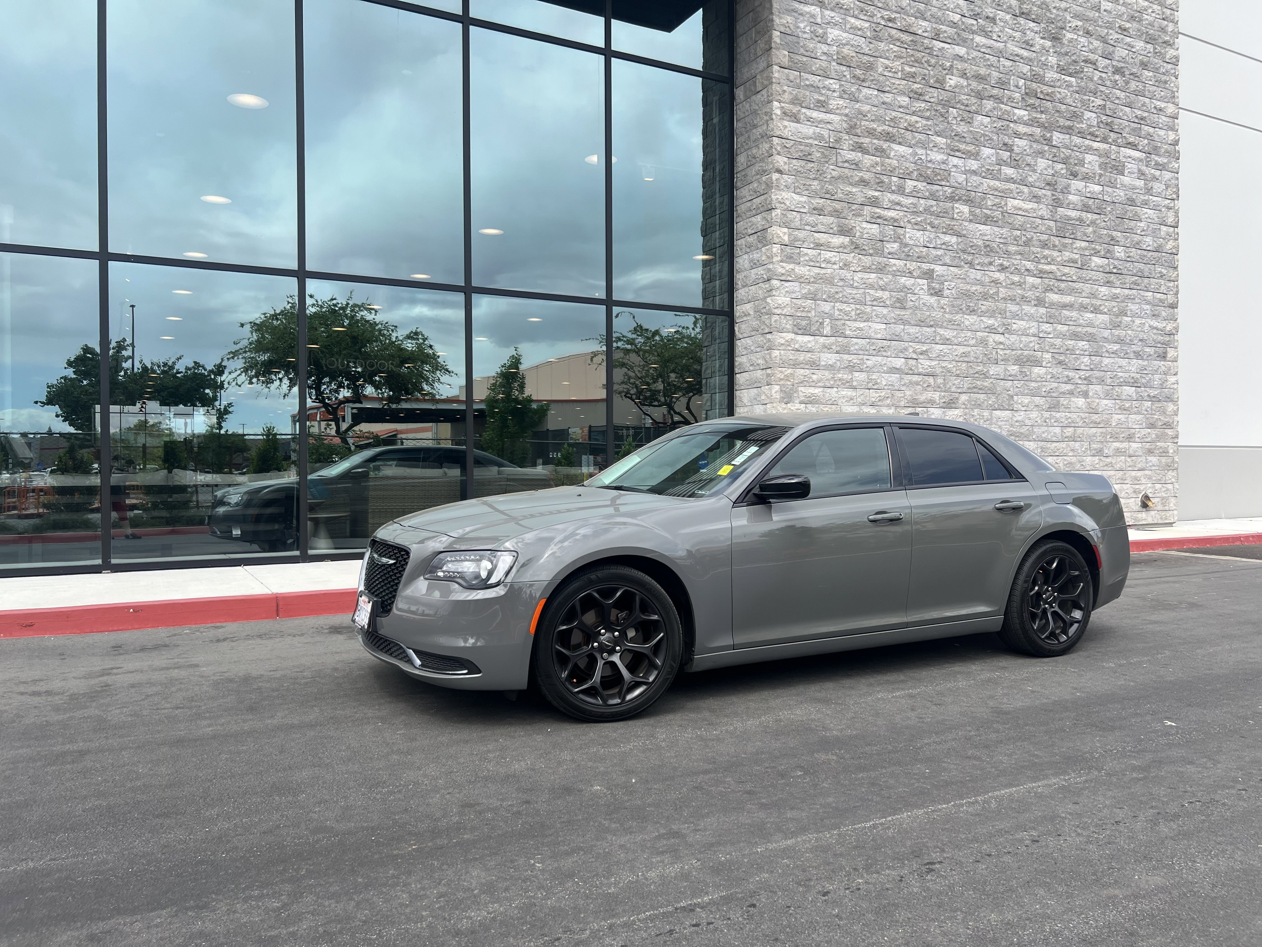 Used 2019 Chrysler 300 Touring w/ Sport Appearance Package image 3