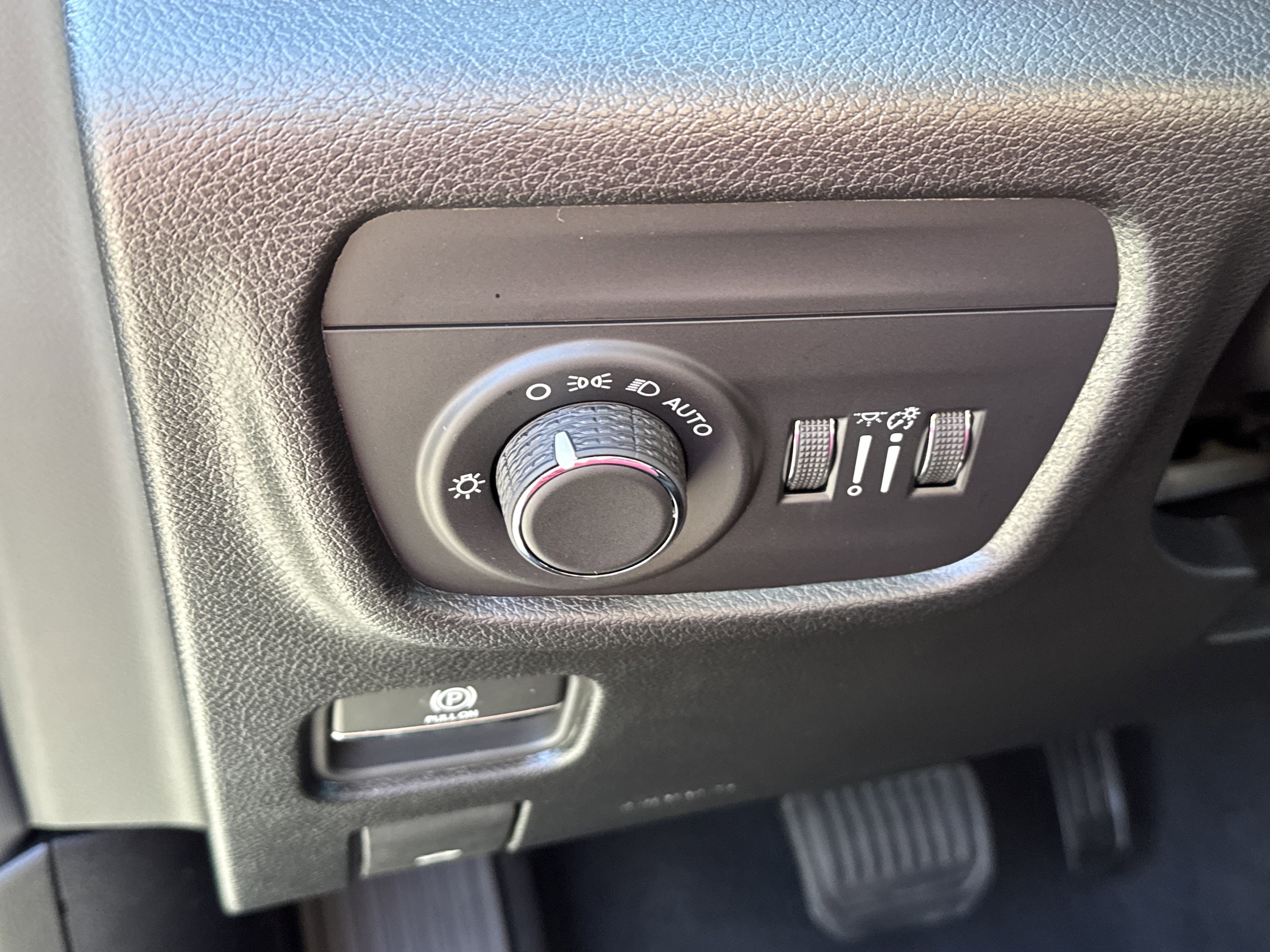 New 2025 Jeep Grand Cherokee L Laredo w/ Luxury Tech Group I image 39