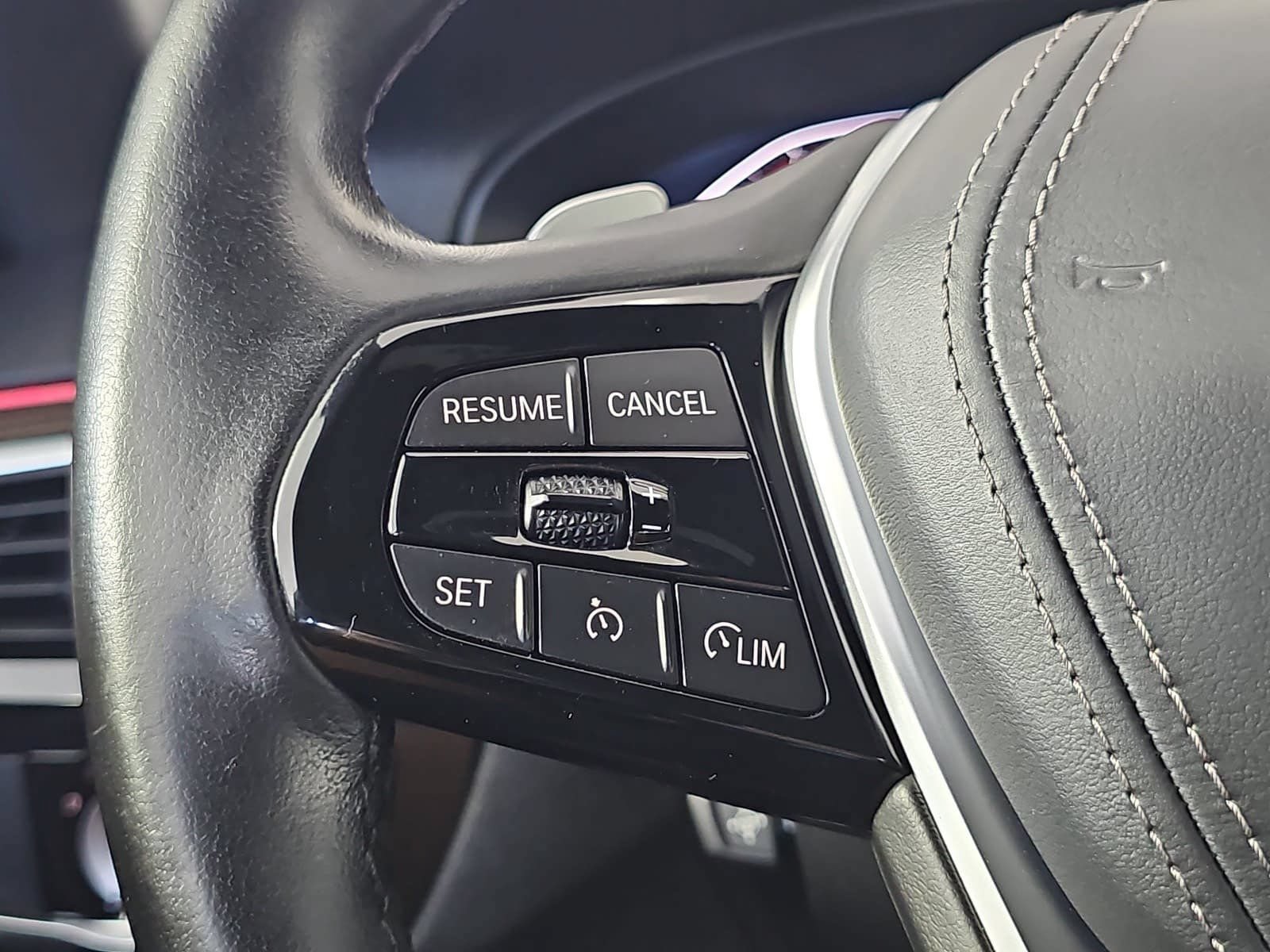 Used 2021 BMW 530i w/ Premium Package RWD image 17