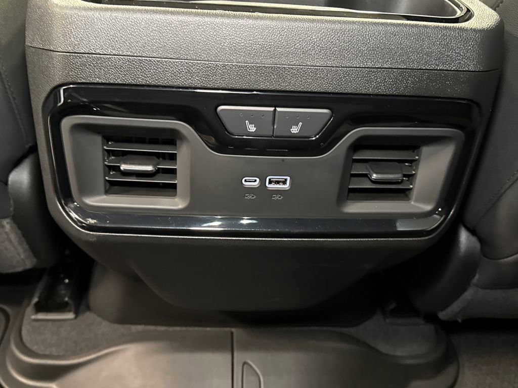 Used 2025 GMC Sierra 3500 AT4 w/ AT4 Premium Plus Package image 19