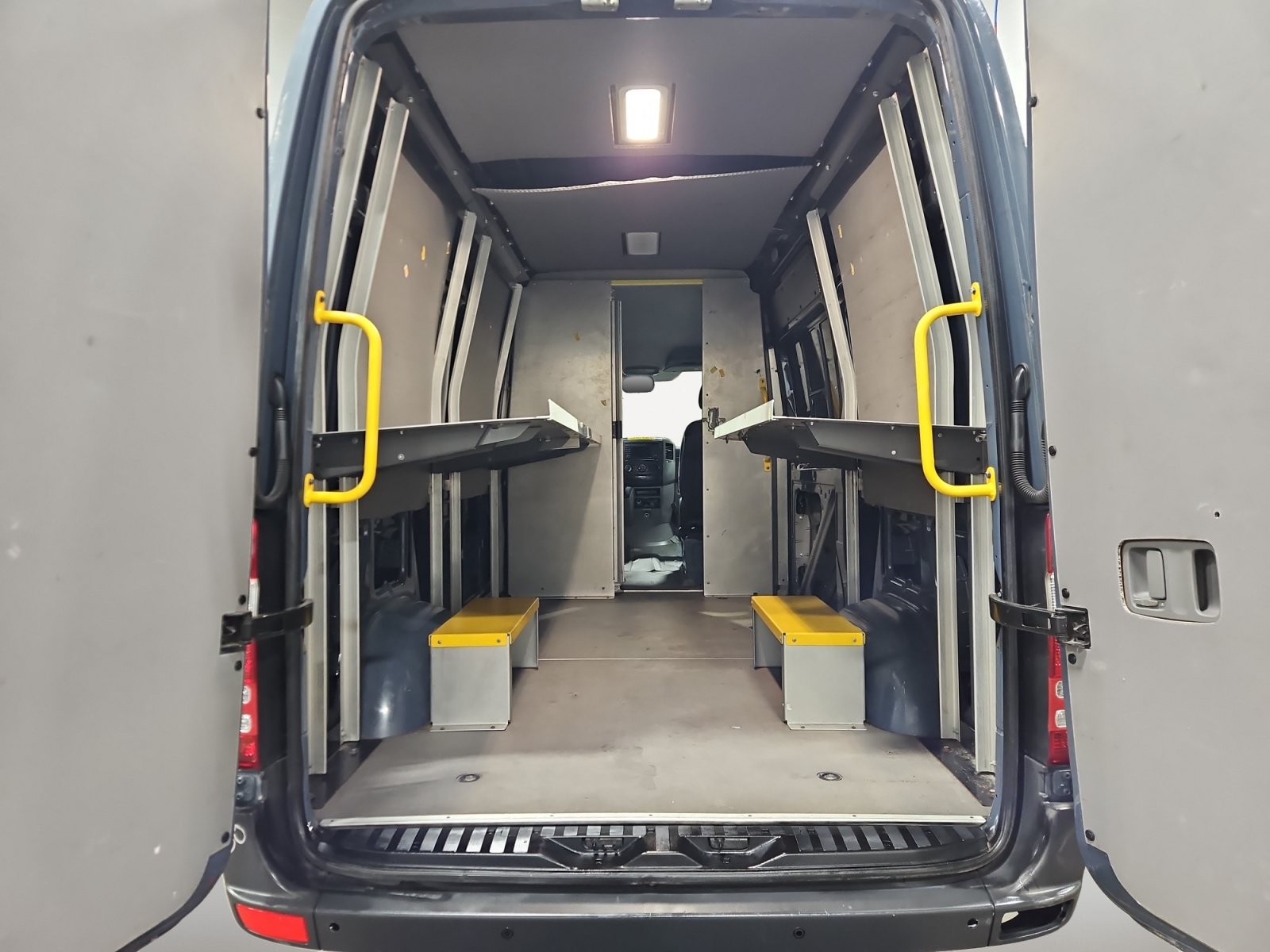 Used 2018 Mercedes-Benz Sprinter 2500 image 13