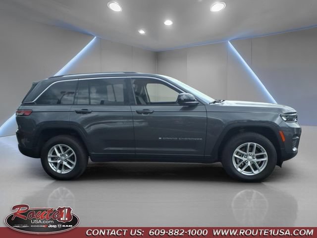 Used 2024 Jeep Grand Cherokee Laredo X AWD/4WD image 2