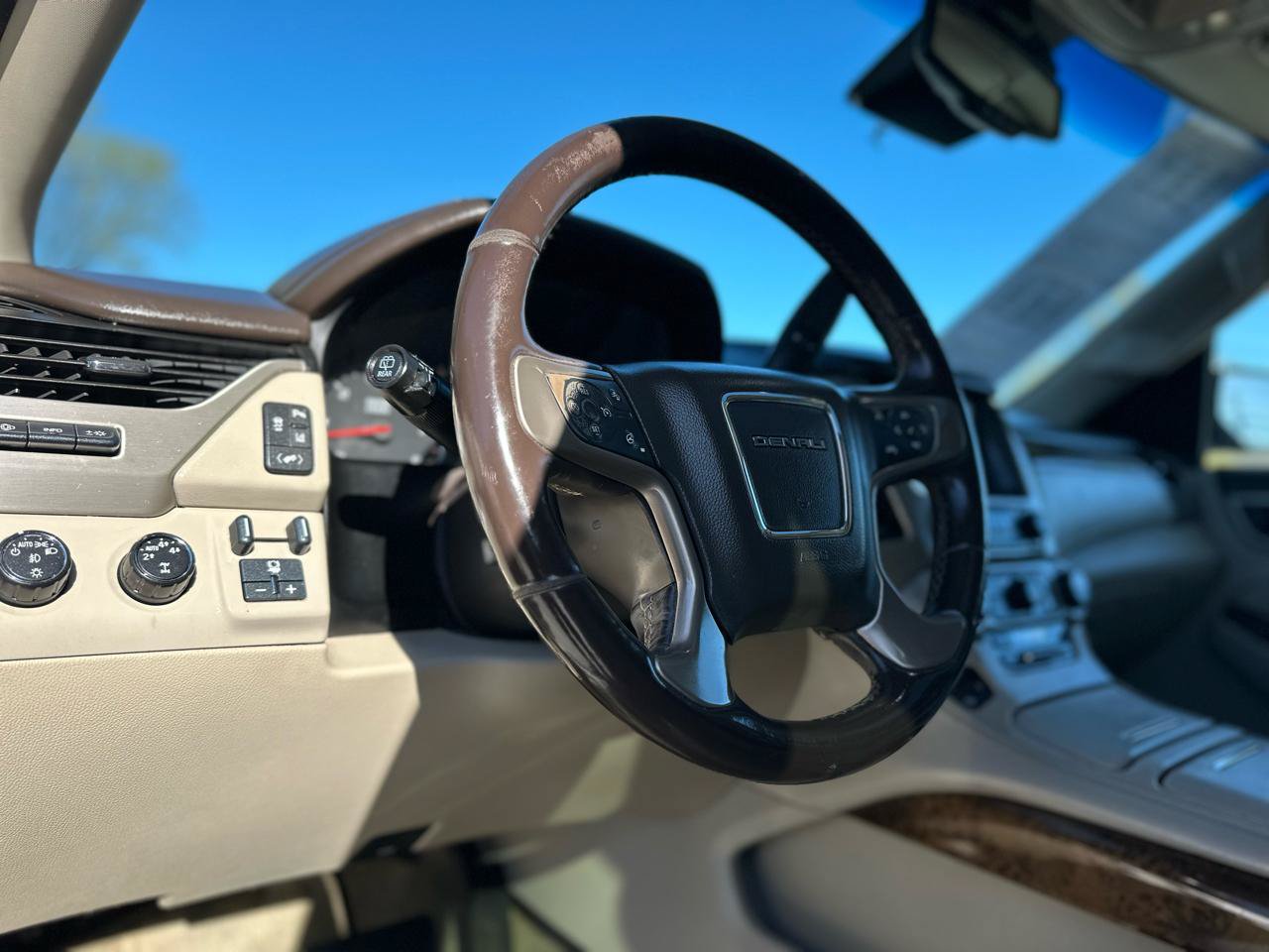 Used 2015 GMC Yukon XL Denali w/ Touring Package AWD/4WD image 12