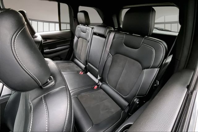 Used 2025 Jeep Grand Cherokee Altitude RWD image 20